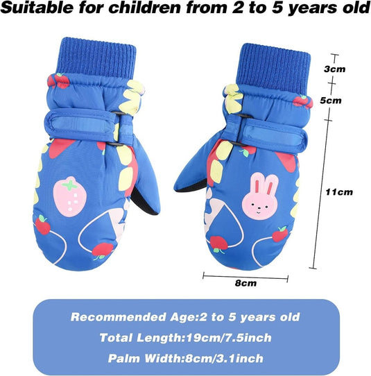 Houd de handen van je kind warm en droog met deze Houd de handen van je kind warm en droog met deze kinderskihandschoenen. Deze waterdichte wanten voor kinderen van 2 tot 5 jaar hebben een aardbei- en konijnenontwerp en een antisliphandgreep voor veilig spelen, waarbij de afmetingen duidelijk in de tekst worden weergegeven.