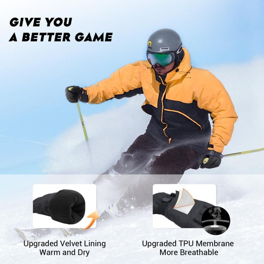 Een skiër in gele en zwarte uitrusting glijdt van een besneeuwde helling af, waarbij de skihandschoenen met verbeterde fluwelen voering en TPU-membraan voor warmte worden benadrukt. Waterdichte eigenschappen houden je droog. Tekst: "Houd je handen warm en geniet van de wintersport met deze skihandschoenen.