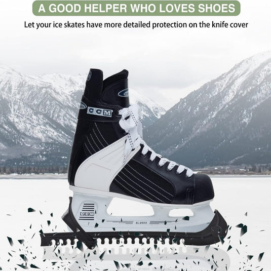 Een schaats met een zwart-witte schoen staat afgebeeld tegen een besneeuwde berg. De tekst luidt: "Een goede helper die van schoenen houdt." Verbeter de duurzaamheid van uw schaatsen met verstelbare Schaatsbeschermers: houd je schaatsen in topconditie.