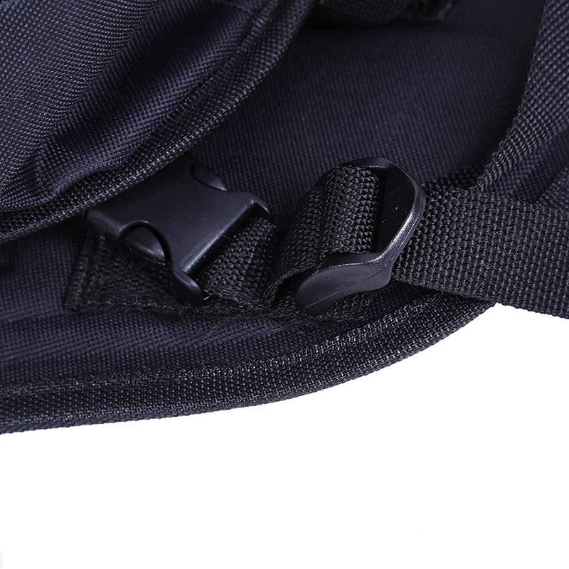 Load image into Gallery viewer, Close-up van een zwarte plastic gesp op een stoffen riem, bevestigd aan zwart getextureerd materiaal, waarschijnlijk van het Sup Zitje: Til je kajak of kano ervaring naar een hoger niveau van comfort!.
