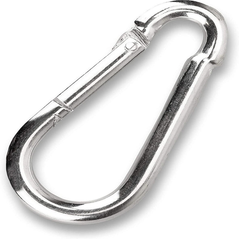 Load image into Gallery viewer, Een glanzende zilveren metalen karabijnhaak met een eenvoudig klikmechanisme, perfect voor veelzijdig gebruik, is tegen een effen achtergrond te zien in ons product &quot;Ontdek de kracht en veelzijdigheid van onze verchroomde karabijnhaken!.
