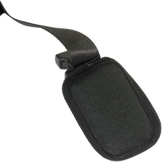 De "Draagriem voor kajaksurfplank: Eenvoudig en comfortabel" is een zwart nylon schouderstuk met verstelbare riem, versterkte stiksels en plastic gespclip, ideaal voor kajaksurfplankavonturen.