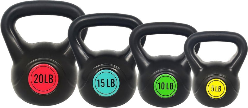 Load image into Gallery viewer, De &quot;Kettlebell-set: alles wat je nodig hebt voor een complete lichaamstraining&quot; bevat vier zwarte kettlebells met hoogwaardige vinylafwerkingen, elk gelabeld op gewicht: 20 LB (rood), 15 LB (blauw), 10 LB (groen) en 5 LB (geel) - waardoor het perfect is voor een veelzijdige trainingsroutine.
