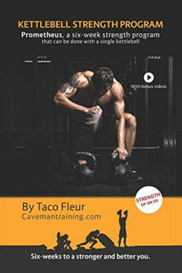Een man laat zien hoe hij met een kettlebell kan trainen in het 