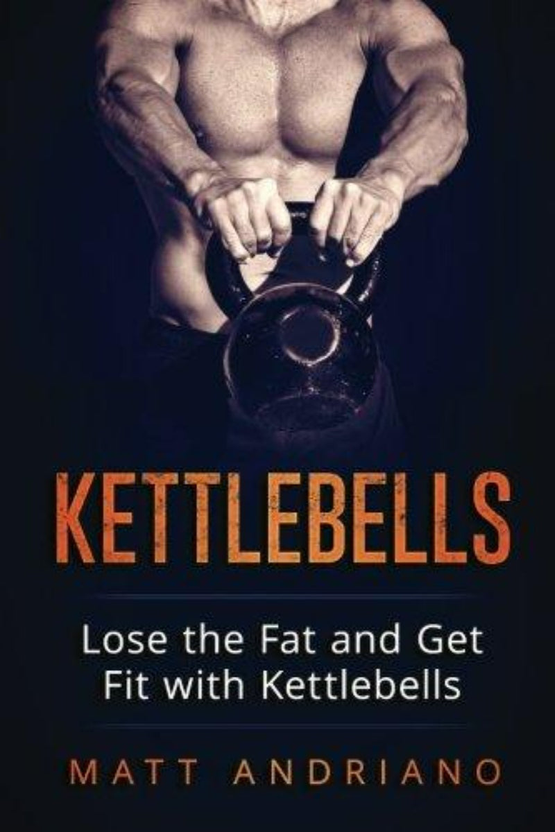 Load image into Gallery viewer, Een shirtloos persoon die een kettlebell vasthoudt, vat de essentie van fitness samen. De cover van het boek luidt: &quot;Kettlebells: Lose the Fat and Get Fit with Kettlebells&quot; door Matt Andriano, die een transformerende workout-ervaring belooft.
