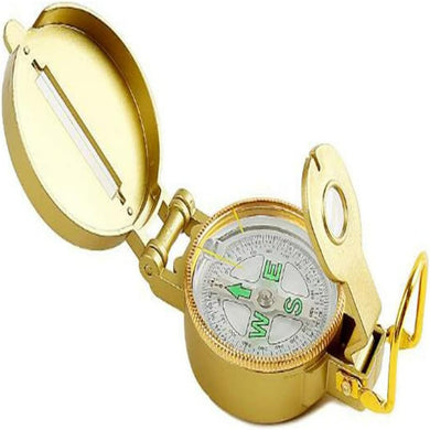 De Betrouwbaar draagbare lensatische kompas in goud heeft een open deksel dat kardinale richtingen onthult, een ronde basis, een vizierlens en een opvouwbaar deksel met een binnenliniaal voor nauwkeurige navigatie.