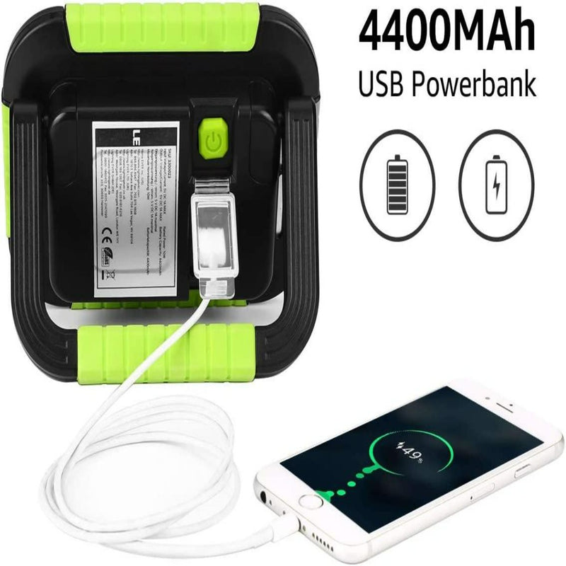 Laad afbeelding in Galerijviewer, De Draagbare campinglamp, met een 4400mAh-batterij en een strak zwart design met groene randen, laadt een smartphone op met 49% batterij. Perfect voor outdooravonturen, het zorgt voor langdurige betrouwbaarheid. De USB-kabel sluit naadloos aan voor ononderbroken stroom waar u ook gaat.
