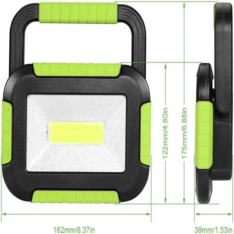 Laad afbeelding in Galerijviewer, De Draagbare campinglamp is een draagbare LED-werklamp met een zwart-groene behuizing, voorzien van krachtige LED-verlichting, twee handgreepposities (rechtop en ingeklapt) en afmetingen van 162 mm x 122 mm x 39 mm, uitschuifbaar tot 175 mm/6,89 inch voor een lange batterijduur bij langdurig gebruik.
