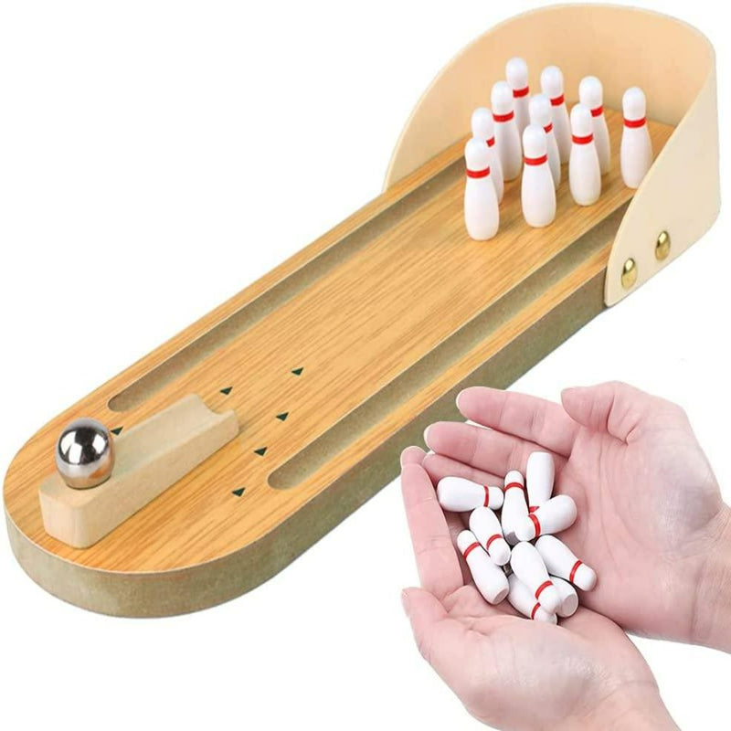 Load image into Gallery viewer, De mini houten bowlingset van &quot;Breng de spanning van de bowlingbaan naar je eigen tafel&quot; heeft strakke pinnen op een houten oppervlak en een metalen bal die klaar is om te rollen, wat een authentieke bowlingervaring oplevert. Extra kleine speldjes geven charme aan dit stijlvolle tafeldecor.
