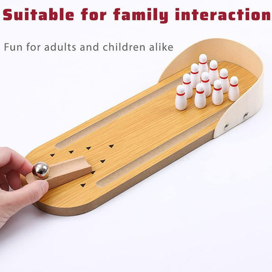 Breng de spanning van de bowlingbaan naar uw tafel met onze mini houten bowlingset! Met een stijlvolle houten baan en tien kleine pinnen is het perfect voor familieplezier en een strakke toevoeging aan uw interieur. Ideaal voor zowel volwassenen als kinderen, geniet van een authentieke bowlingervaring thuis.