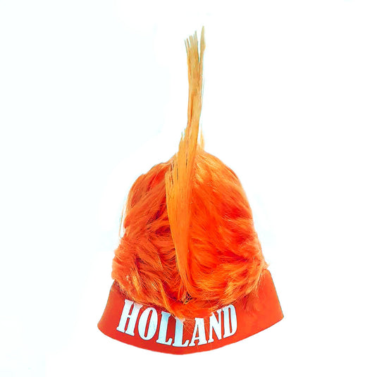 De "Laat je trots zien met de oranje Holland hanenkam pruik" heeft feloranje nephaar in de vorm van een hanenkam met een lange veer en "Holland" op de rand - een perfect voetbalaccessoire voor Nederlandse supporters.