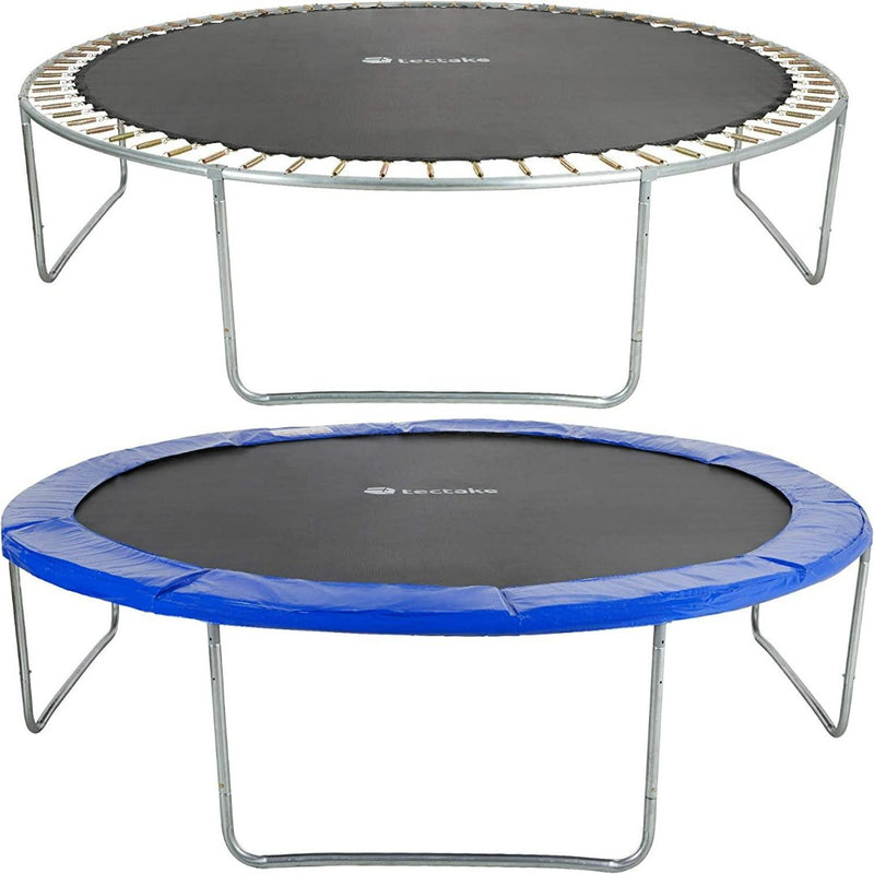 Laad afbeelding in Galerijviewer, Twee ronde trampolines hebben metalen frames en zwarte springvlakken; de ene heeft een blauwe rand, de andere zichtbare veren. De Trampoline met veiligheidsnet en ladder biedt extra veiligheid voor energieke sprongen, met een TÜV Rheinland GS-gecertificeerde randafdekking.

