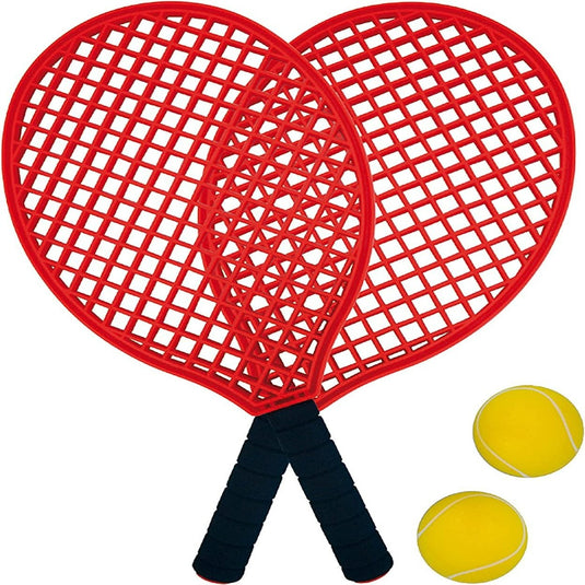 Twee rode kunststof tennisrackets met comfortabele handvatten zijn over elkaar gekruist, vergezeld van schuimballen aan de onderkant. Product: 