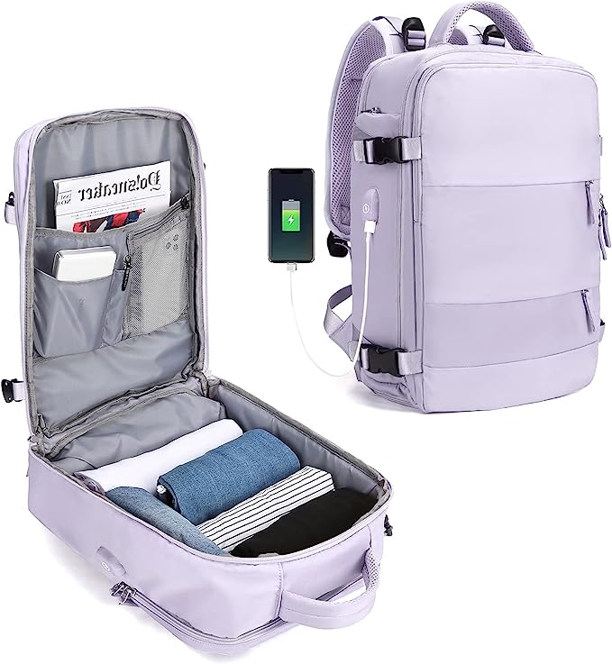 Laad afbeelding in Galerijviewer, De &quot;De ultieme reisrugzak voor elk avontuur&quot; in lichtpaars is gemaakt van duurzaam polyester en is voorzien van een USB-oplaadpoort. Er staan afbeeldingen op van ingepakte kleding met een boek erin, maar ook van de gesloten vorm met stevige banden en meerdere zakken.
