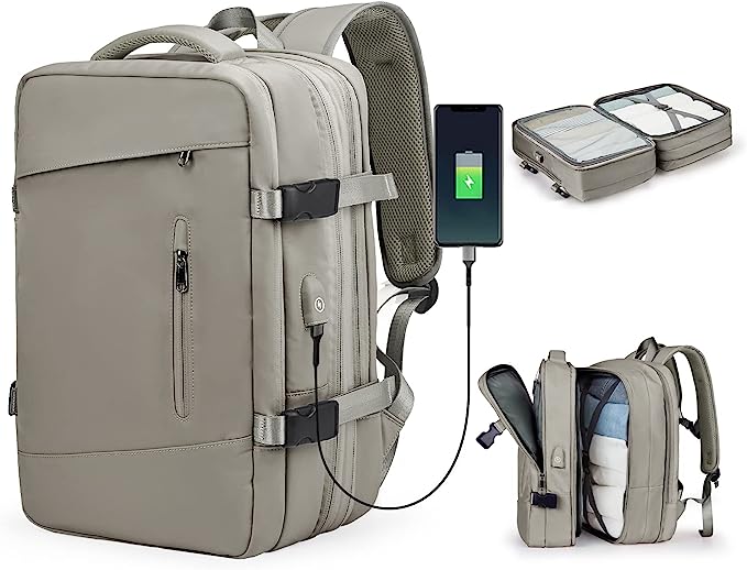 Laad afbeelding in Galerijviewer, De ultieme reisrugzak voor elk avontuur, gemaakt van duurzaam polyester, biedt meerdere compartimenten en een USB-oplaadpoort. Inzetten tonen georganiseerde vakken gevulde kleding en een telefoon die wordt opgeladen.
