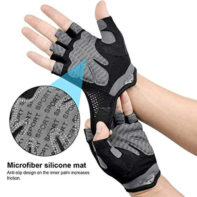 Laad afbeelding in Galerijviewer, Een persoon draagt Ervaar&#39;s ultieme comfort en grip zwarte en grijze fitness handschoenen met een vingerloos ontwerp, voorzien van een antislip siliconen microvezel handpalm versierd met de tekst &quot;SPORT&quot;.
