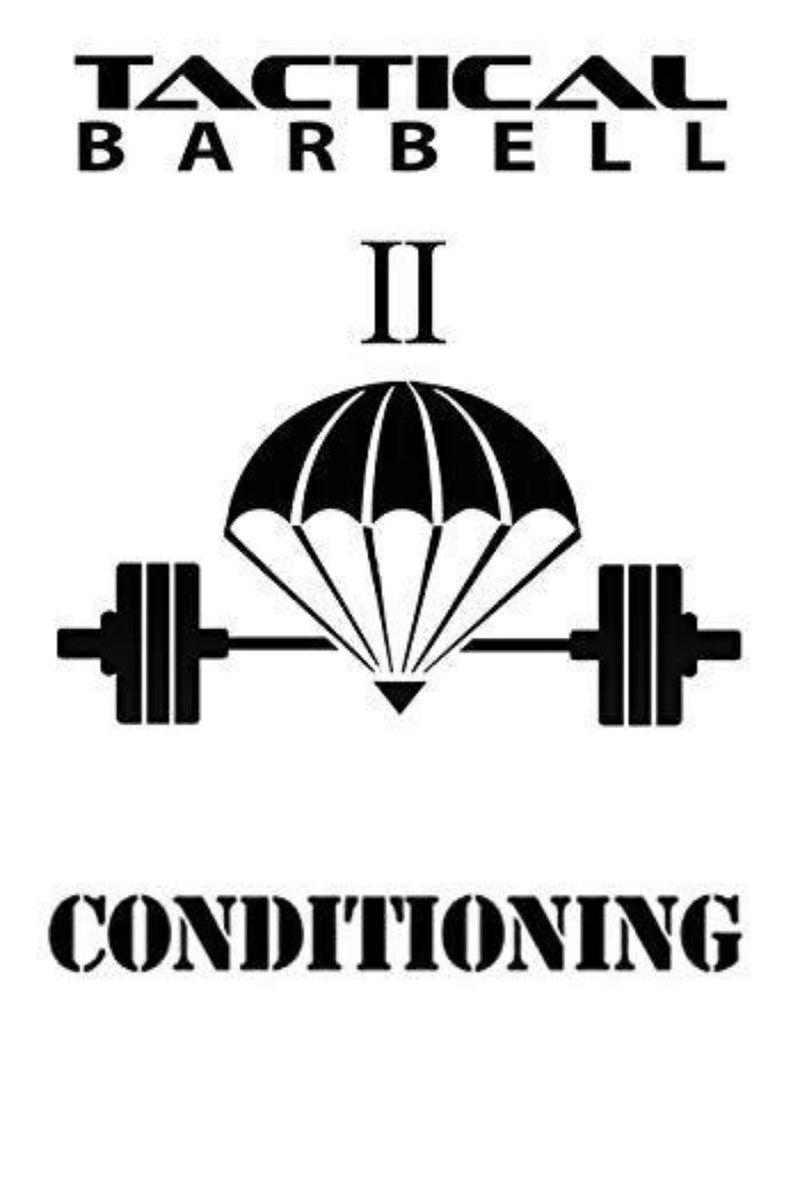 Laad afbeelding in Galerijviewer, Op de zwart-witte cover van &quot;Tactical Barbell 2: Conditioning&quot; staat een halter met daarboven een parachute afgebeeld. Deze halter symboliseert essentiële trainingskennis voor elke tactische atleet.
