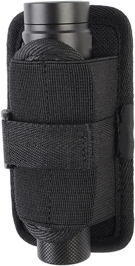 Zwarte Tactische molle zaklamp holster met klittenband en 360 graden draaibare clip, rechtopstaand weergegeven op een witte achtergrond.