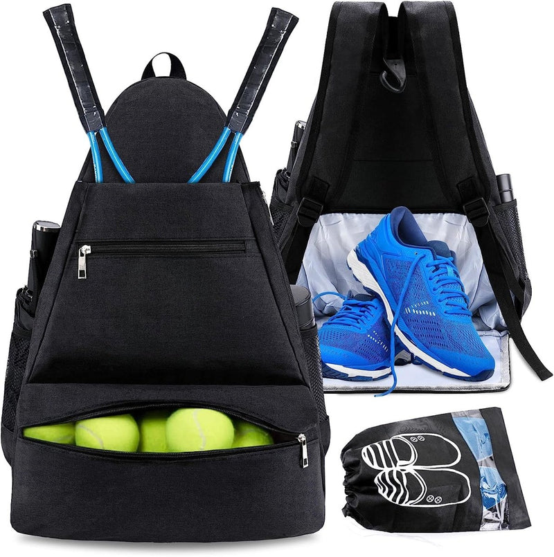 Laad afbeelding in Galerijviewer, De &quot;Upgrade je tennisgame&quot; tennistas is een duurzame zwarte polyesterweefsel tas voor rackets en ballen, met een speciaal schoenenvak met blauwe sneakers erin. Het bevat een aparte zwarte trekkoord schoenentas met een witte schoenprint, perfect voor elke liefhebber!.
