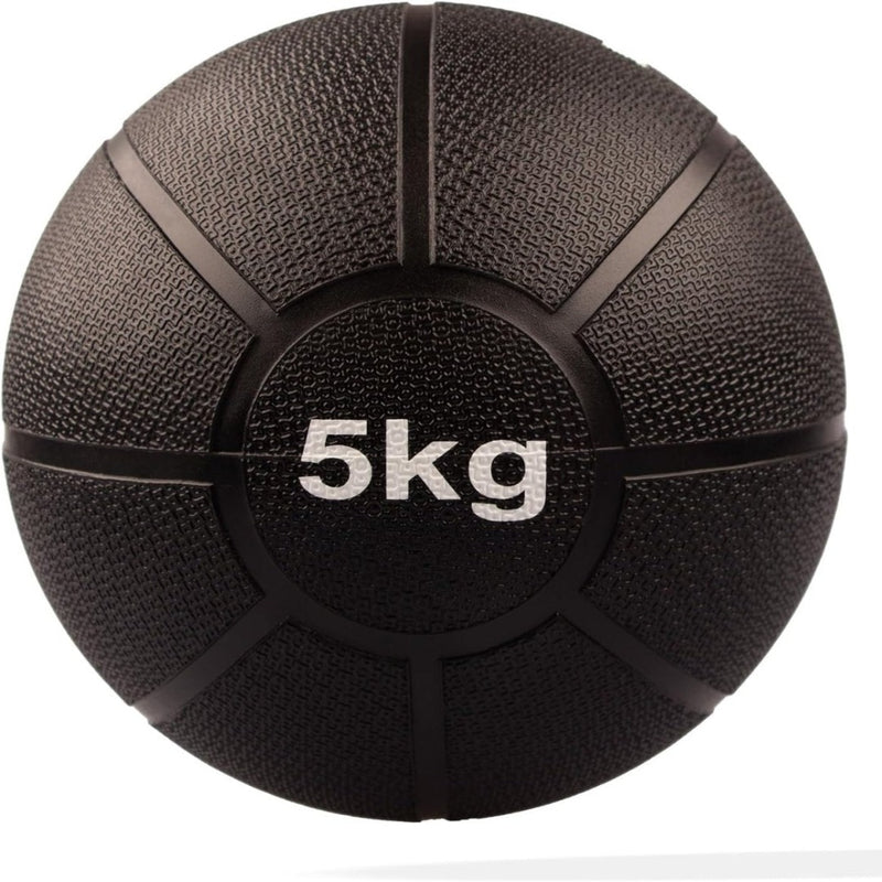 Load image into Gallery viewer, De &quot;Train je lichaam met de medicijnbal&quot; in het zwart heeft een gestructureerd oppervlak met &quot;5kg&quot; in het wit, ideaal voor krachttraining oefeningen.
