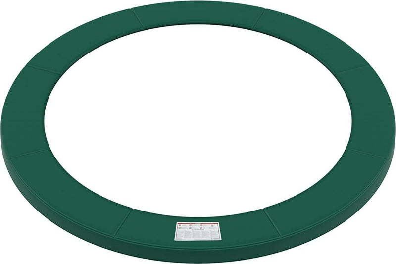 Laad afbeelding in Galerijviewer, De &quot;Breng je trampoline tot leven&quot; trampoline rand verbeteren is een groene ronde hoes gemaakt van duurzame materialen, voorzien van een zichtbaar label voor UV-bestendigheid en waterdichtheid.
