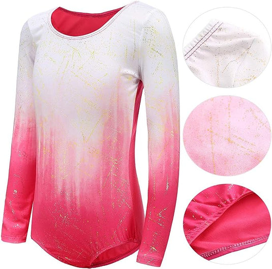 De "Turnpakjes voor meisjes: laat je dochter schitteren op het sportveld" is een roze en wit ombre turnpakje met lange mouwen, gouden glitters, zijnaden en close-ups van stof. Het is perfect voor training en combineert stijl en functionaliteit waar jonge gymnasten dol op zullen zijn.