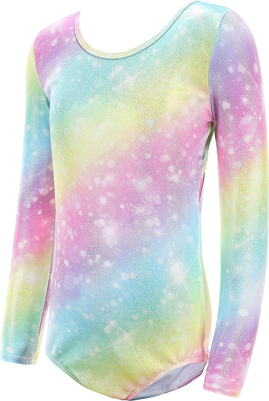 Veelkleurig turnpakje met lange mouwen in pastelkleuren met roze, blauwe, groene en gele tinten en een subtiel gespikkeld patroon. Ideaal voor turnpakjes voor meisjes die op zoek zijn naar comfortabele sportkleding tijdens actieve routines, zoals beschreven in "Turnpakjes voor meisjes: laat je dochter schitteren op het sportveld.