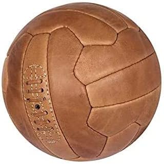 Load image into Gallery viewer, De &quot;Voetballiefhebbers, verzamelaars, opgelet!&quot; Soccer Ball is een vintage bruin leren stuk met zichtbare stiksels en paneelsegmenten, die doen denken aan het klassieke Wereldkampioenschap-ontwerp uit 1966.
