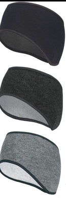 Drie zwarte, donkergrijze en lichtgrijze oorwarmer hoofdbanden van zachte fleece, verticaal gestapeld. Perfect voor jouw wintersporthoofdbandbehoeften. [Product: Warme en comfortabele wintersporthoofdband: bescherm je oren en geniet van de kou!].