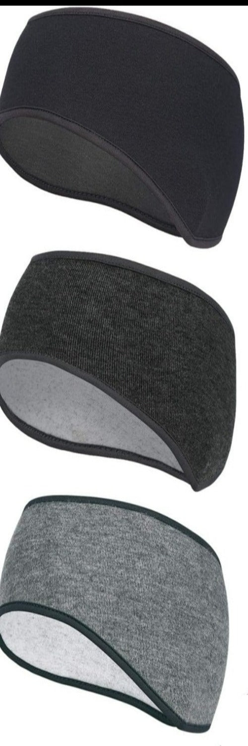 Drie zwarte, donkergrijze en lichtgrijze oorwarmer hoofdbanden van zachte fleece, verticaal gestapeld. Perfect voor jouw wintersporthoofdbandbehoeften. [Product: Warme en comfortabele wintersporthoofdband: bescherm je oren en geniet van de kou!].