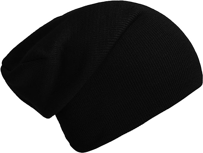 Laad afbeelding in Galerijviewer, De &quot;Slouch beanies: de perfecte wintermuts voor dames en heren&quot; is een zwarte gebreide muts, slouchy op een witte achtergrond, gemaakt van zachte luxe stoffen voor een warme en stijlvolle optie.
