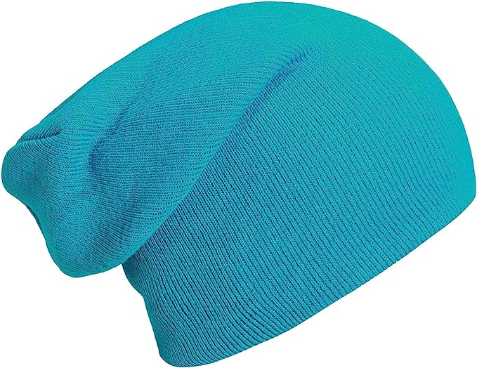 Laad afbeelding in Galerijviewer, Een blauwgroen slouchy gebreide beanie, gemaakt van zachte luxe stoffen, wordt getoond op een witte achtergrond. Onderdeel van de Slouch Beanies collectie: de perfecte wintermuts voor dames en heren.
