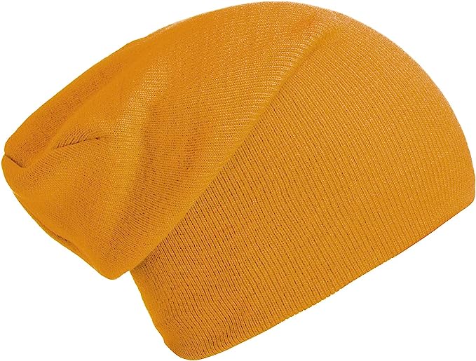 Laad afbeelding in Galerijviewer, Deze oranje slouchy gebreide muts, gemaakt van zachte luxe stoffen, is een perfecte wintermuts voor zowel mannen als vrouwen, afgebeeld van opzij.
