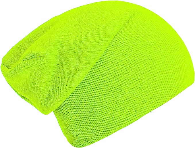Laad afbeelding in Galerijviewer, Felgeelgroene slouch beanie, gemaakt van zachte luxe stoffen, biedt een warme en stijlvolle pasvorm voor de winter. Van opzij gezien is het onderdeel van de &quot;Slouch beanies: de perfecte wintermuts voor dames en heren&quot; collectie.
