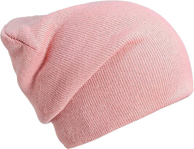 Laad afbeelding in Galerijviewer, Een roze gebreide slouch beanie van zachte luxe stoffen, met een warme en stijlvolle pasvorm, is de perfecte wintermuts voor dames en heren.
