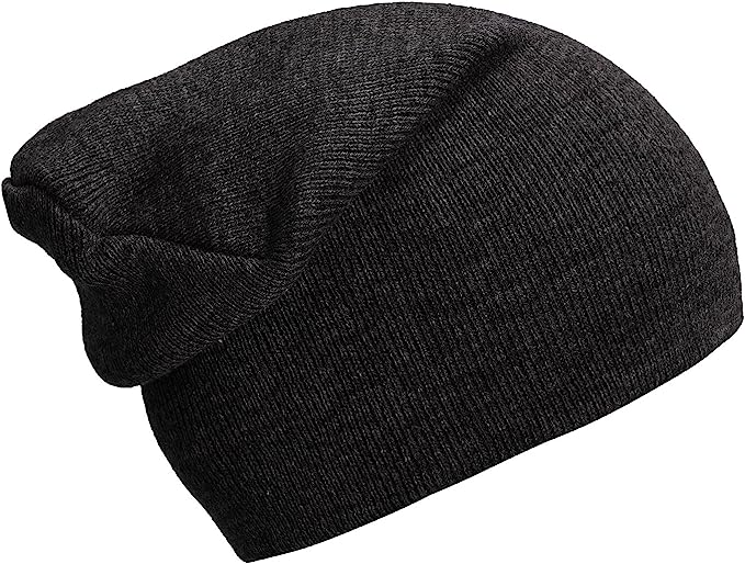 Laad afbeelding in Galerijviewer, Een zwarte slouch beanie, gemaakt van zachte luxe stoffen, is afgebeeld op een witte achtergrond.
