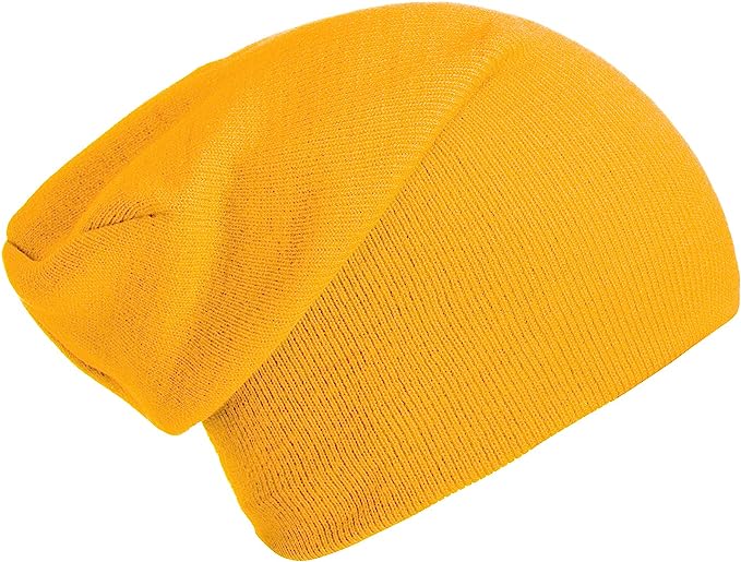 Laad afbeelding in Galerijviewer, Een levendige gele slappe beanie gemaakt van zachte luxe stoffen, met een slouchy ontwerp en weergegeven op een effen witte achtergrond. Ideaal als warme en stijlvolle wintermuts voor dames en heren.
